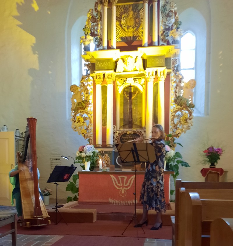 Barbara Hill -Neuseeland, ( Querflöte)  Zoryana Babyuk - Ukraine ( Harfe)